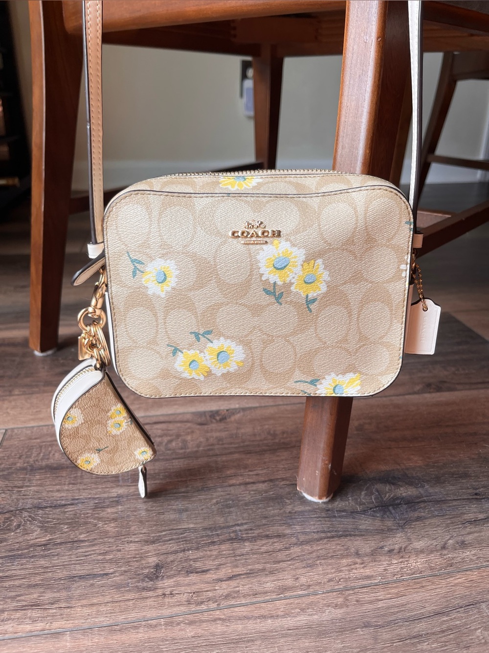Coach Daisy Camera Crossbody Bag & matching Pouch Bag Charm In Signature Canvas!